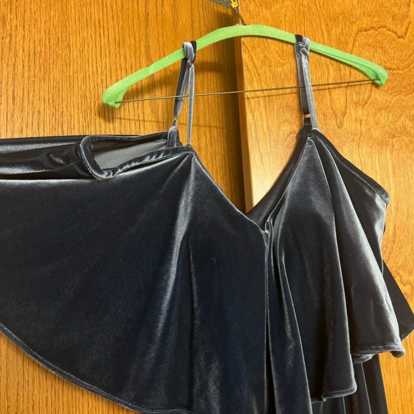 Relvery Blue Velvet Midi Bridesmaid, Homecoming or Prom Dress. $50 or offer - Picture 4 of 5